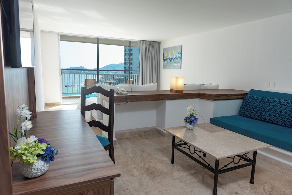 Studio Suite, 2 Double Beds, Partial Sea View - Photo 8