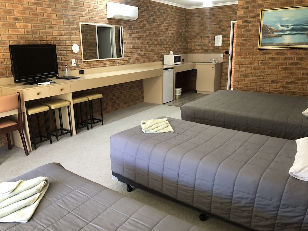 Superior Room, Multiple Beds, Garden View photo 3