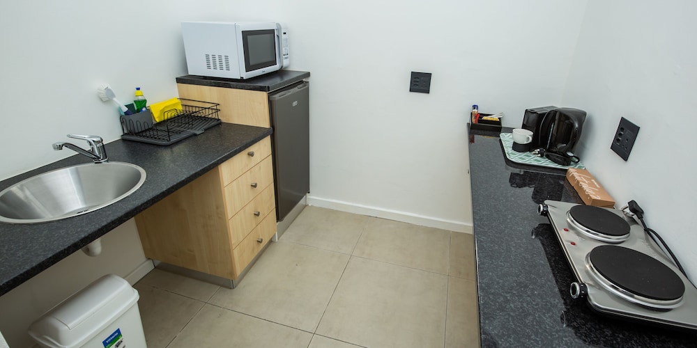 Classic Room 5= Amanzi=  double room with kitchenette, 2 single beds with or without topping photo 3