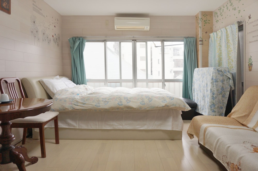 Room (302) photo 2
