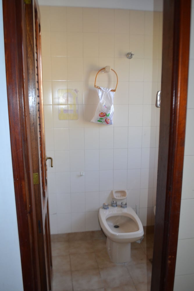 Basic Double Room, 1 Double Bed, Shared Bathroom, Courtyard View photo 3