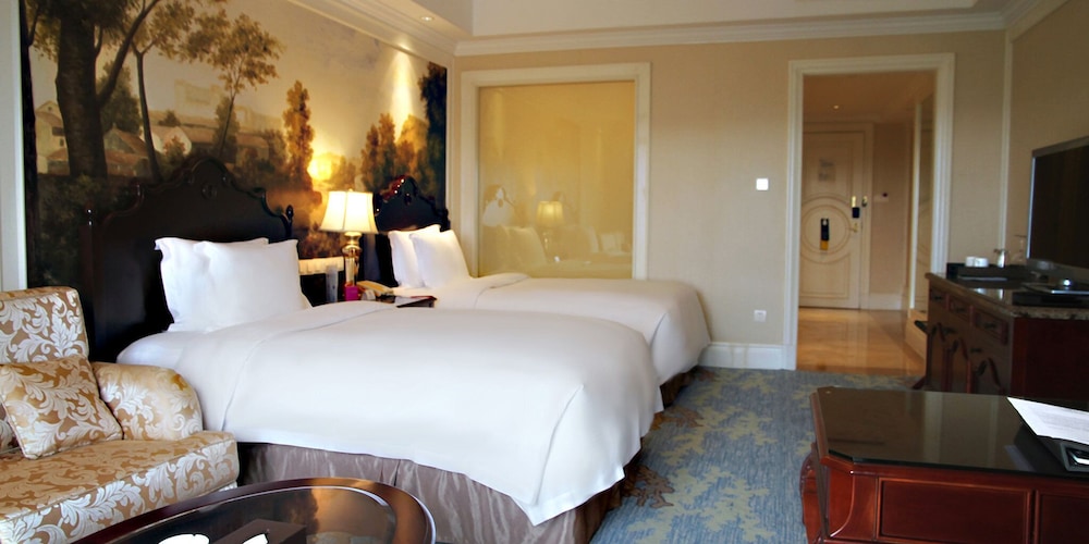 Standard Room, 2 Twin Beds, Club Lounge Access photo 1