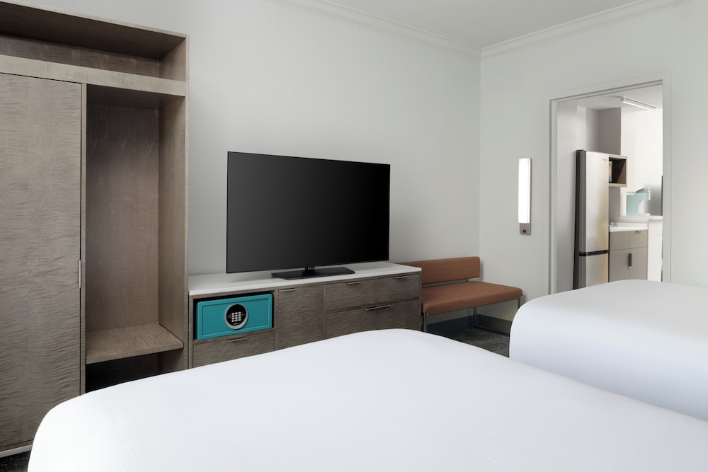Room, 1 Bedroom, Bathtub