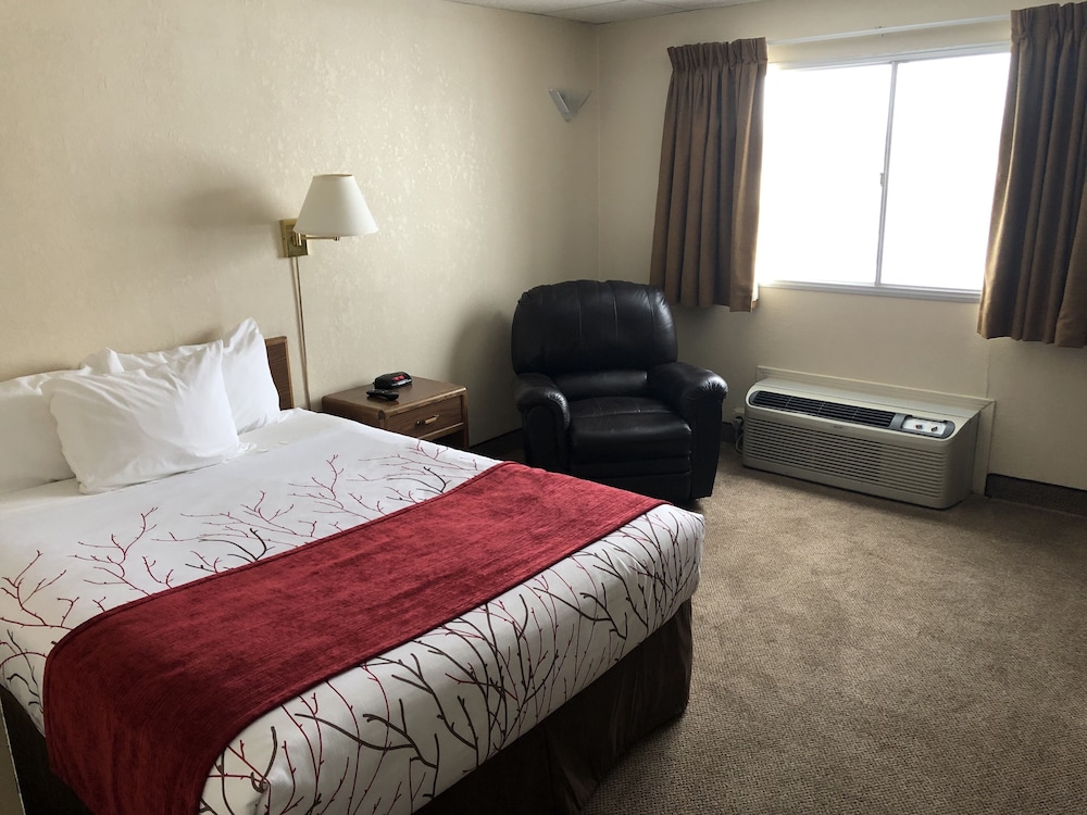 Standard Room, 1 Queen Bed, Non Smoking - Photo 1
