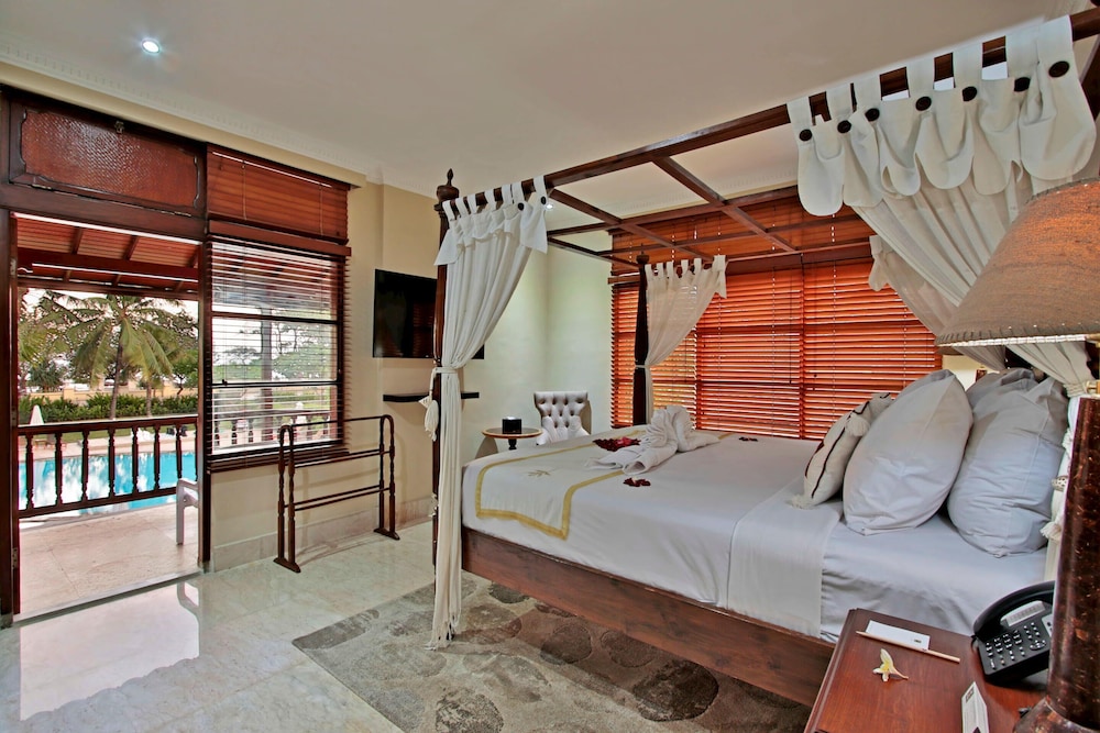 Executive Suite - Photo 3