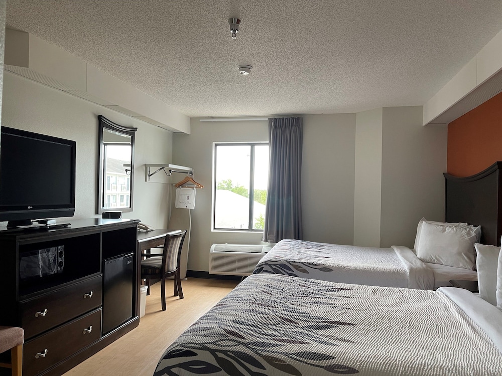 Deluxe Room, 2 Queen Beds, Non Smoking - Photo 3