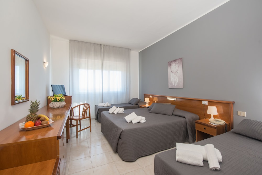 Quadruple Room (2 adults + 2 children)