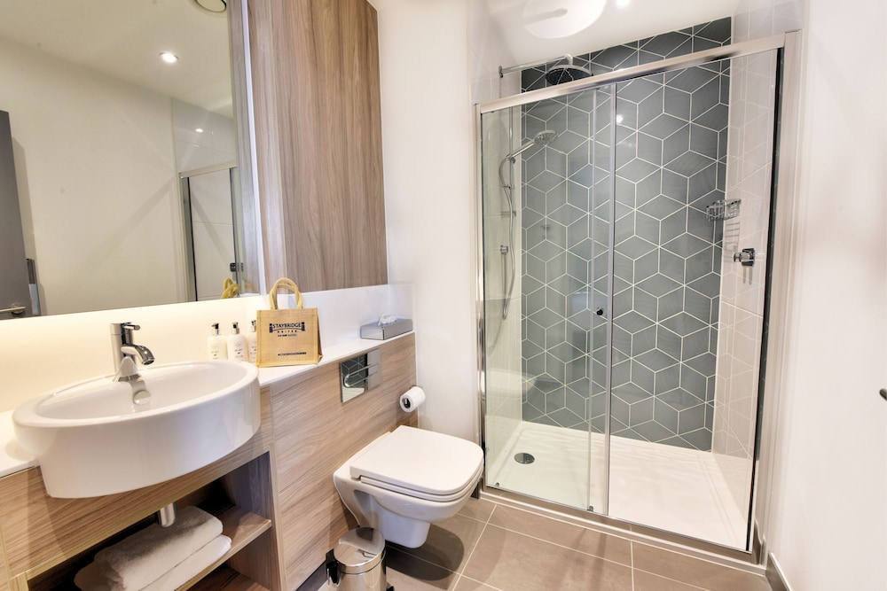 Studio Suite, 1 King Bed, Kitchen - Photo 17
