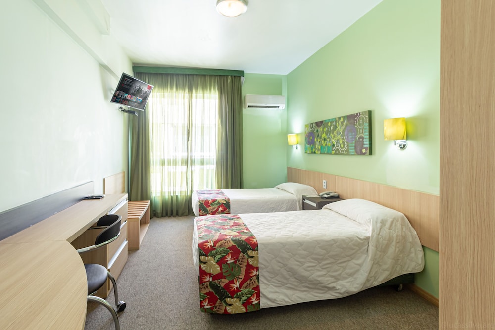 Standard Twin Room, 2 Twin Beds - Photo 1