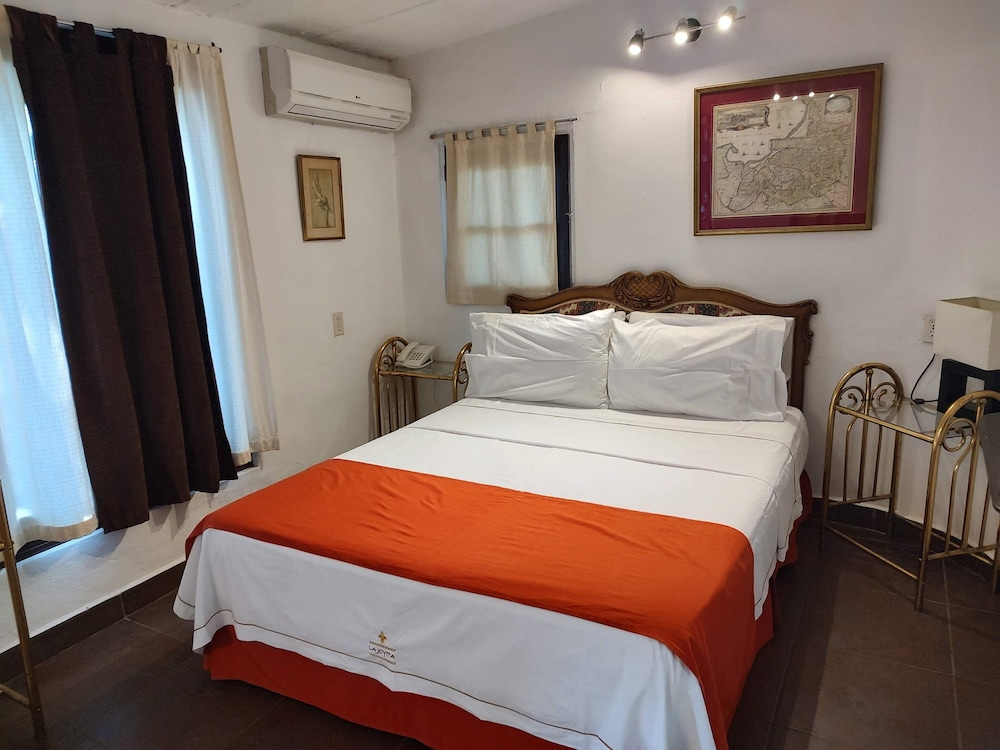 Deluxe Room, 1 Queen Bed, Garden View (Dalia) photo 2