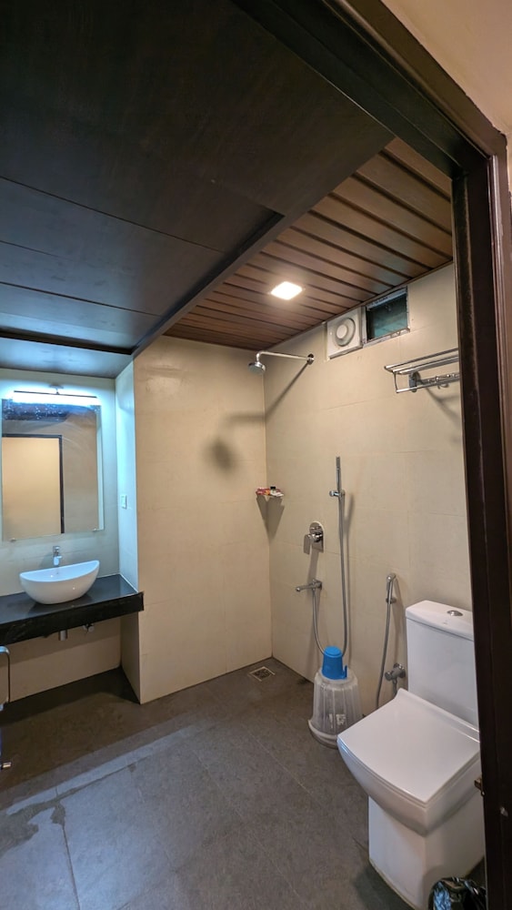 Executive Room - Photo 8