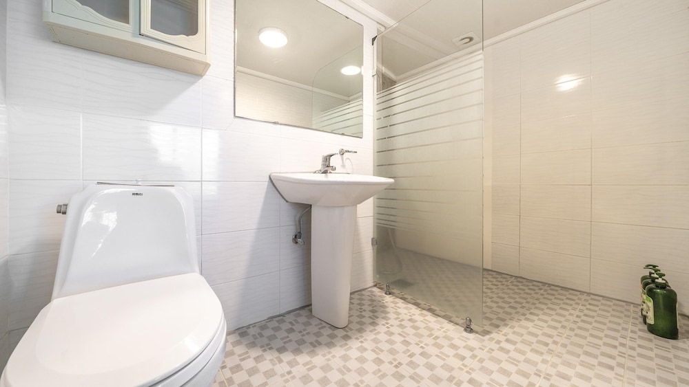 Basic Room, 1 Bedroom (201) - Photo 7