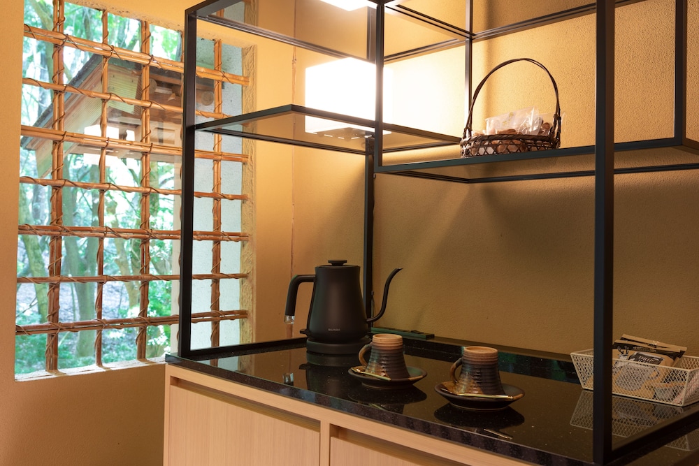 Japanese Traditional Room (10 Tatami Mats with bath, can't serve dinner after 7 P.M. ) photo 3