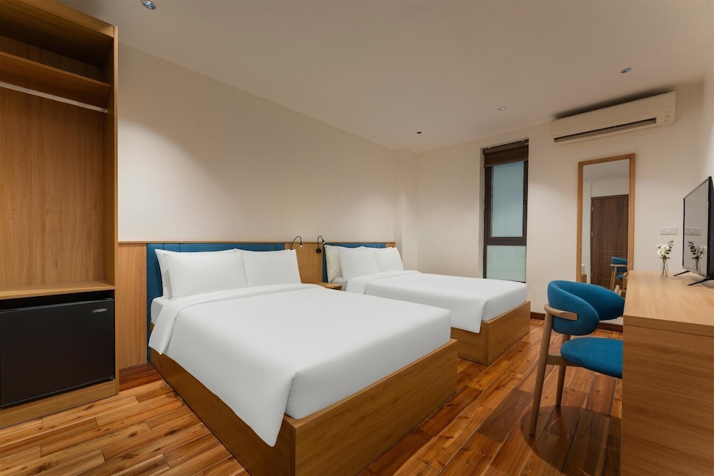 Standard Twin Room, City View