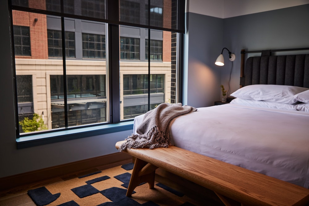 Suite, 1 King Bed with Sofa bed (The Artist's, ADA) photo 1