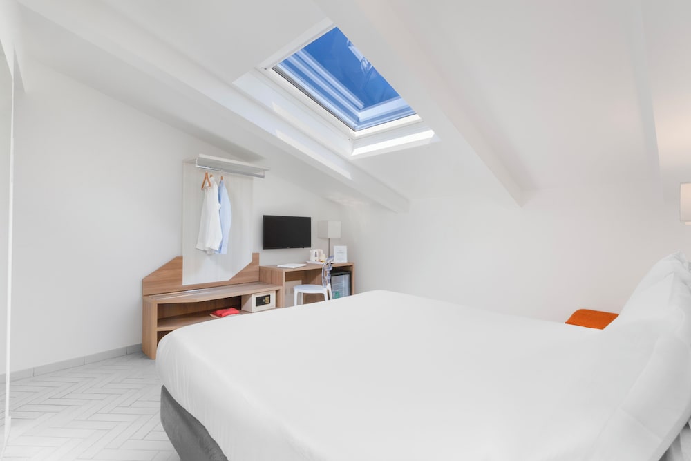 Attic Room Double or Twin photo 3