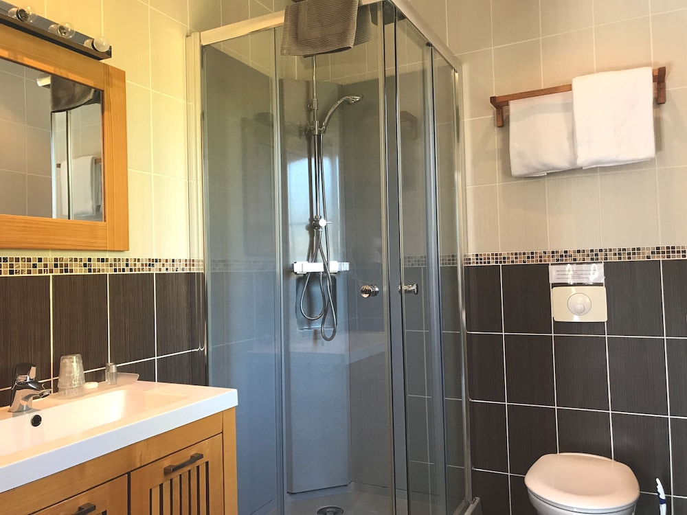 Double Room, Private Bathroom (01. Chambre Balcon) photo 3