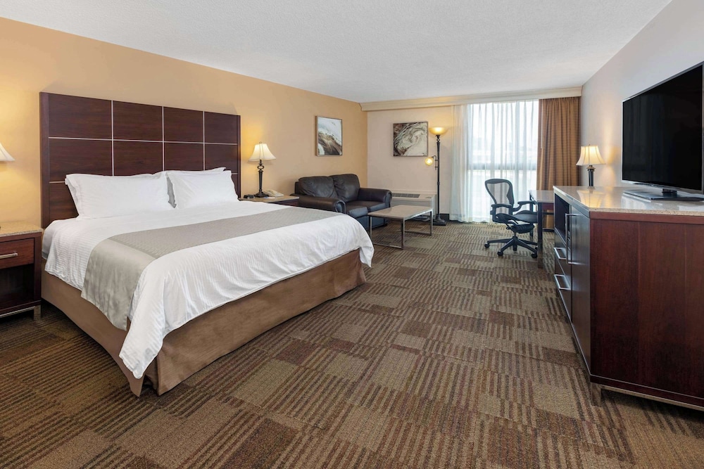 Studio Suite, 1 King Bed, Non Smoking - Photo 1