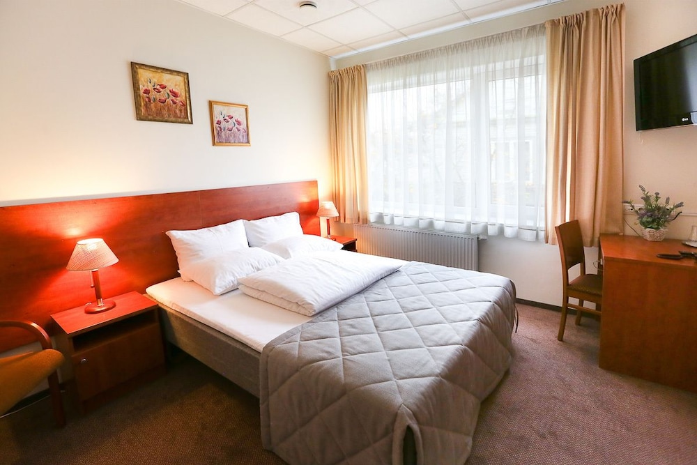 Standard Double or Twin Room photo 1
