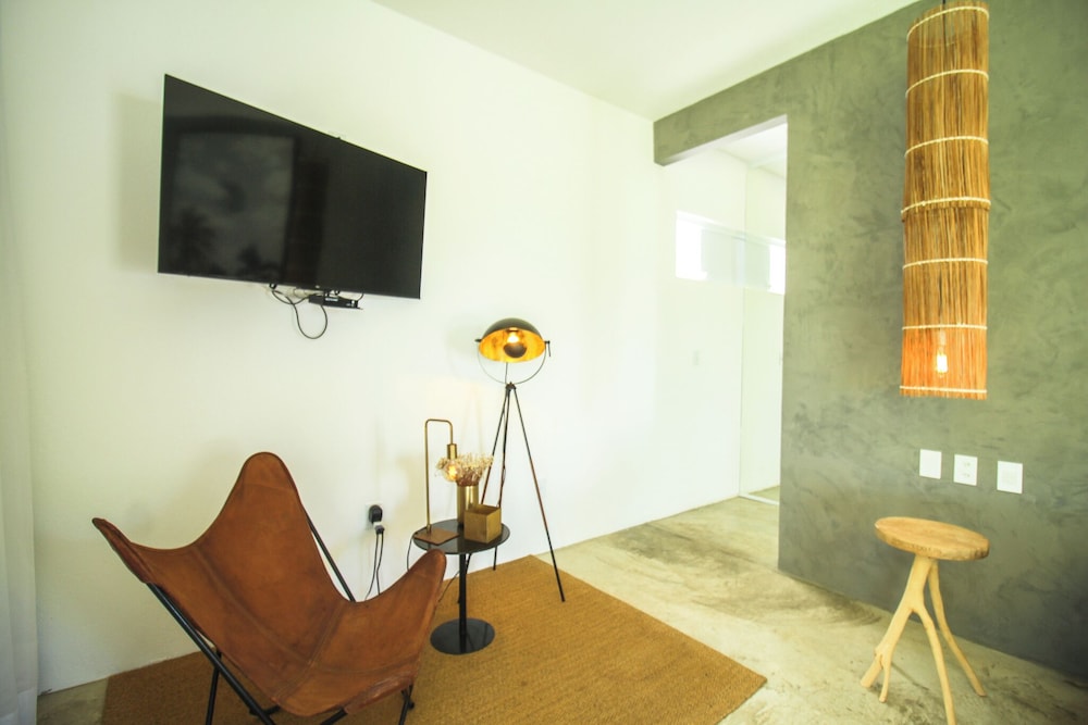 Luxury Suite, 1 King Bed, Sea View, Sea Facing - Photo 4