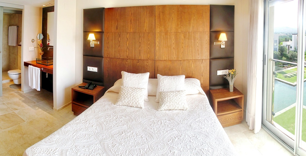 Family Apartment, 3 Bedrooms, Terrace, Ground Floor photo 3