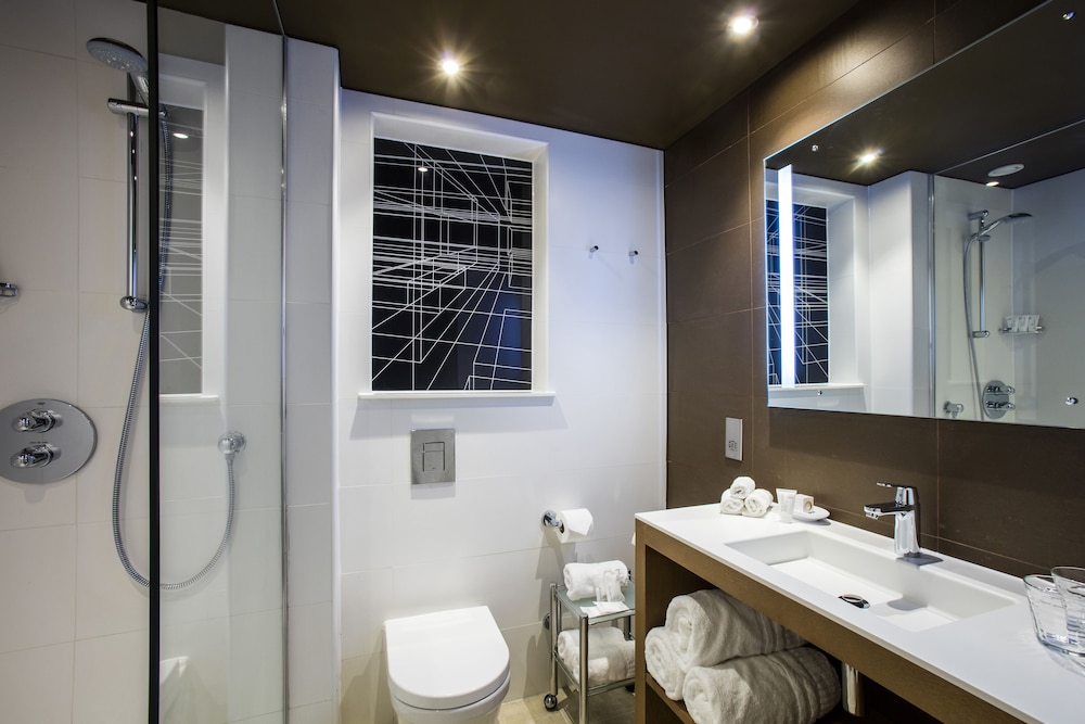 Superior Room, 1 King Bed, Canal View - Photo 4