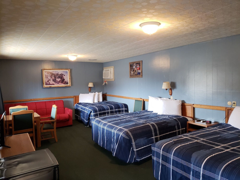 Deluxe Room, 2 Queen Beds, Kitchenette - Photo 1