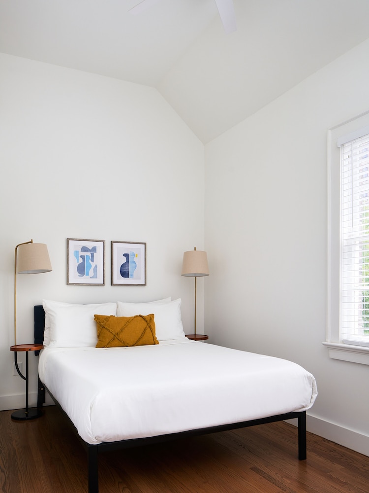 Signature Apartment, 1 Bedroom (Self Check-In With Virtual Front Desk)