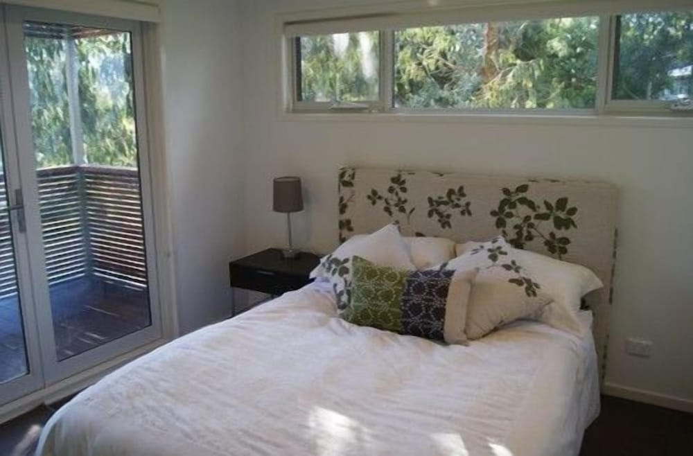 4-Bedroom House (2 Queen Beds & 2 Tri-Bunks) photo 2