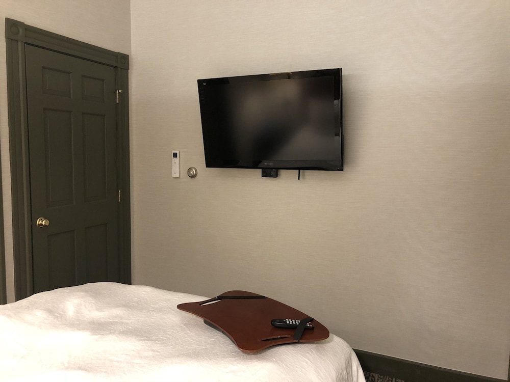 Smallest Room in The Berkshires! photo 1