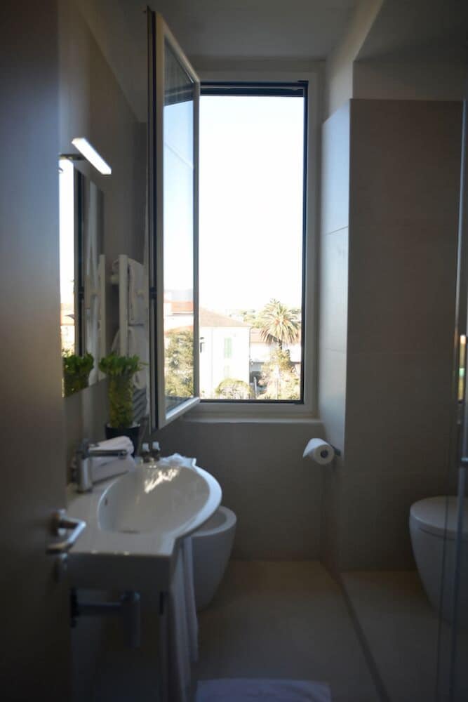 Double or Twin Room, Sea View - Photo 6