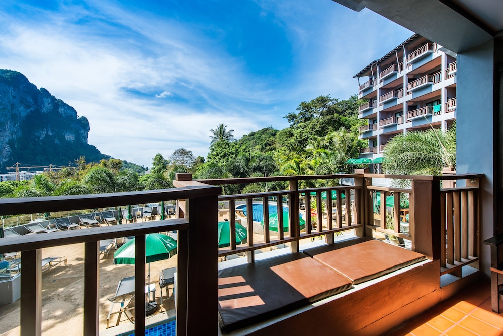 Deluxe Room, Sea View - Photo 11