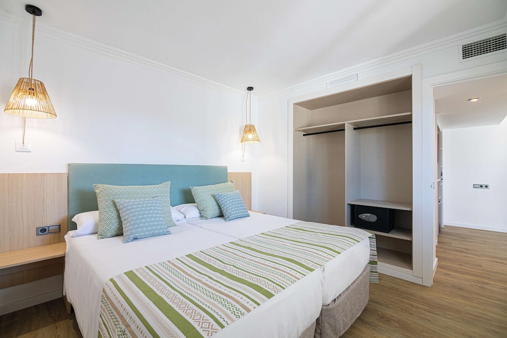 Suite, Terrace, Pool View photo 2