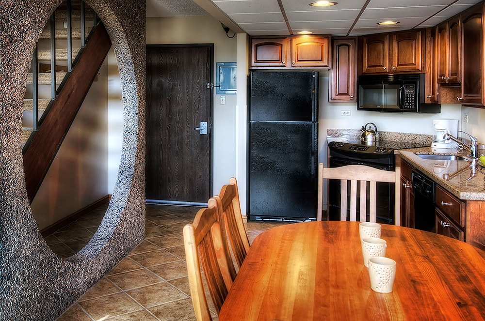Suite, 2 Bedrooms, 2 Bathrooms - Photo 12