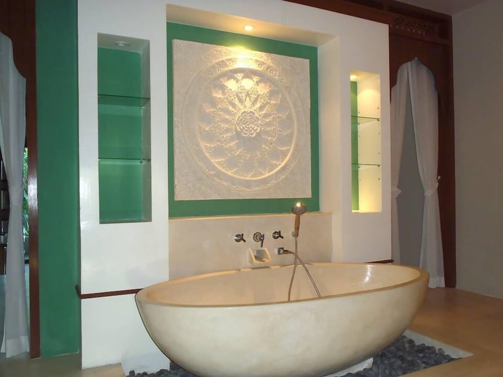 Deluxe Room with Ocean View photo 2
