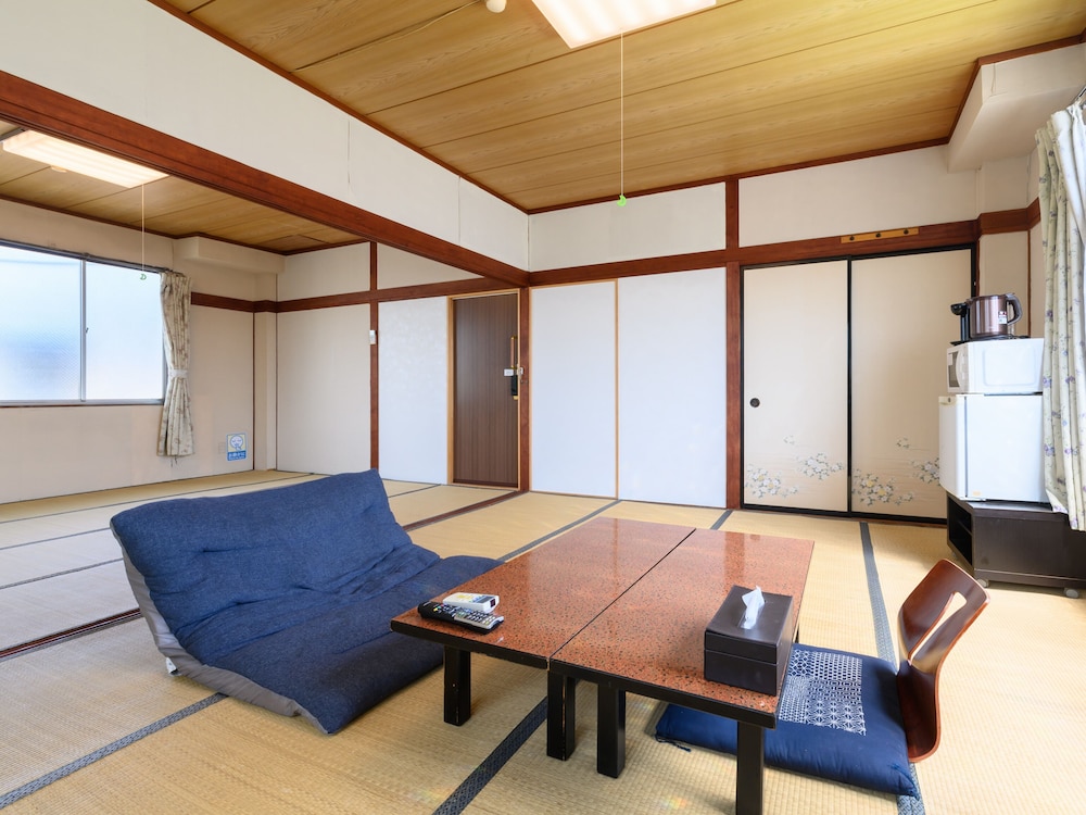 Japanese Room with Shared Washroom - Family (Non-Smoking) photo 1