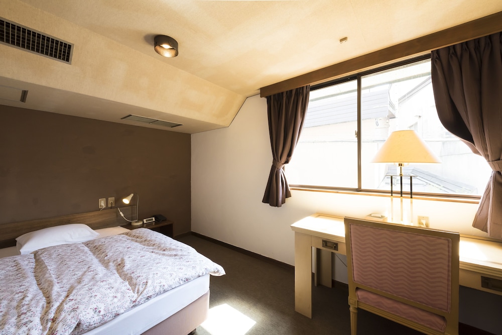 Compact Suite Double with Private Bathroom photo 1