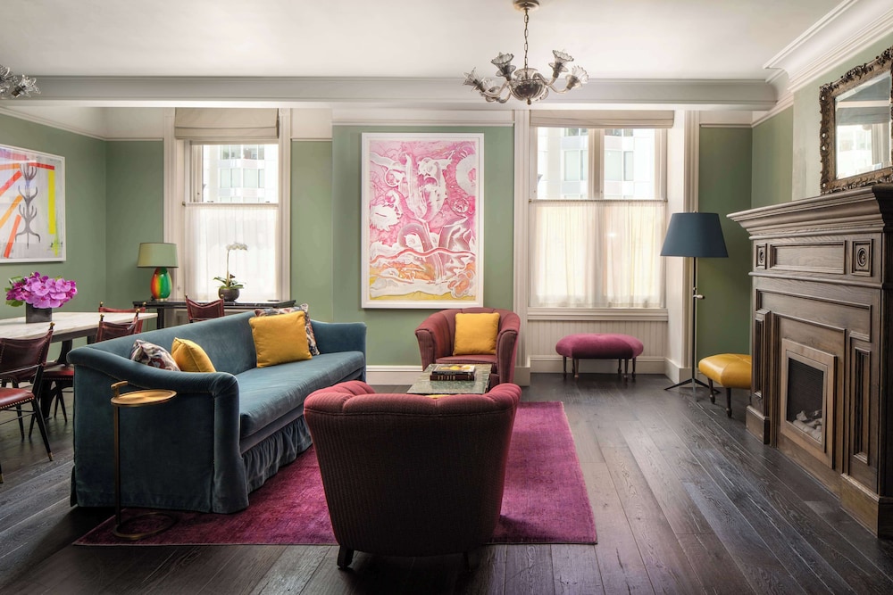Suite, 1 King Bed (Thompson)