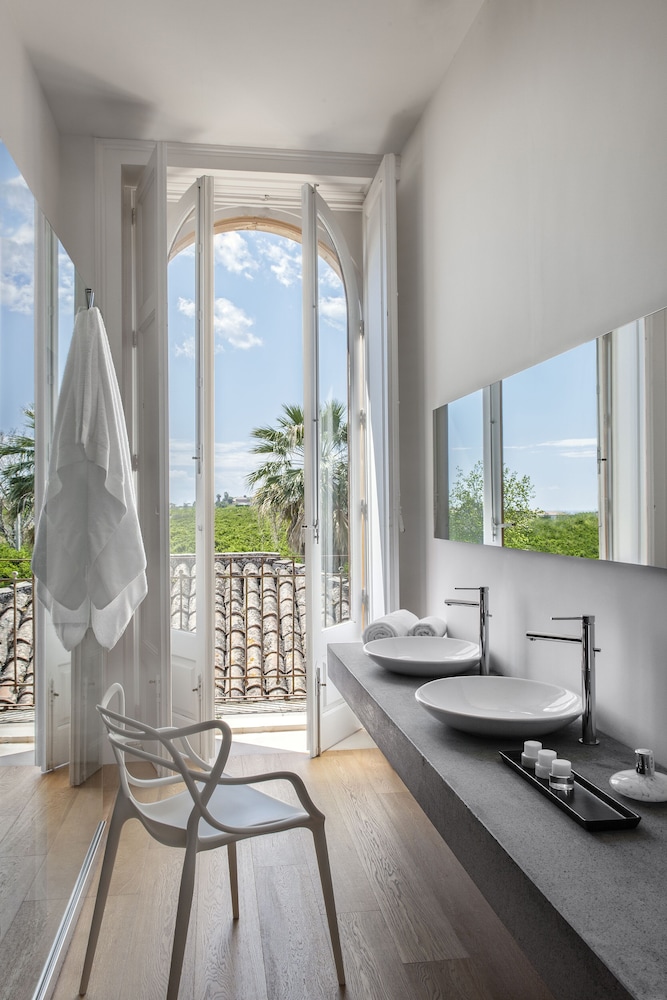 Design Double Room, 1 King Bed, Non Smoking, Garden View photo 3