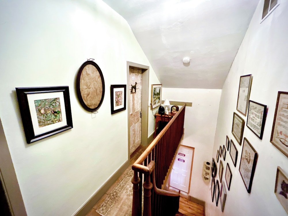 1 Queen Bed Cottage photo 3