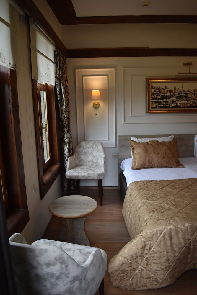 Economy Twin Room photo 3
