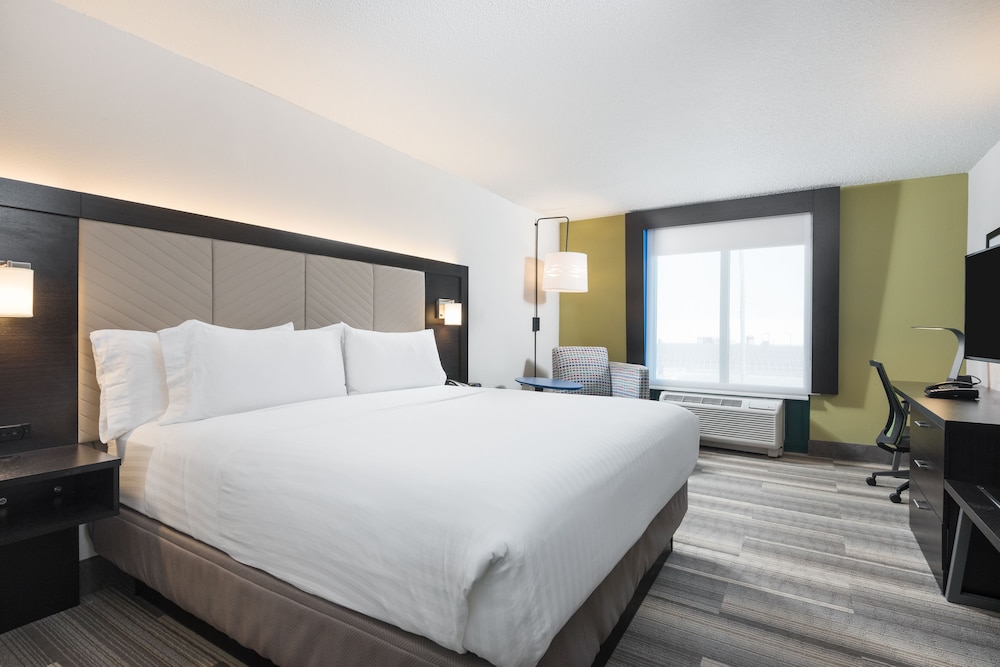 Standard Room, 1 King Bed, Accessible (Communications, Mobil, Roll-In Shower) - Photo 4