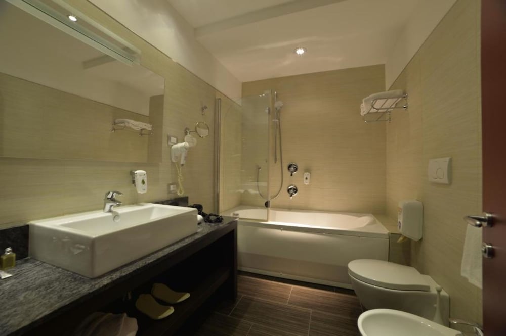 Superior Double Room, 1 Queen Bed - Photo 4