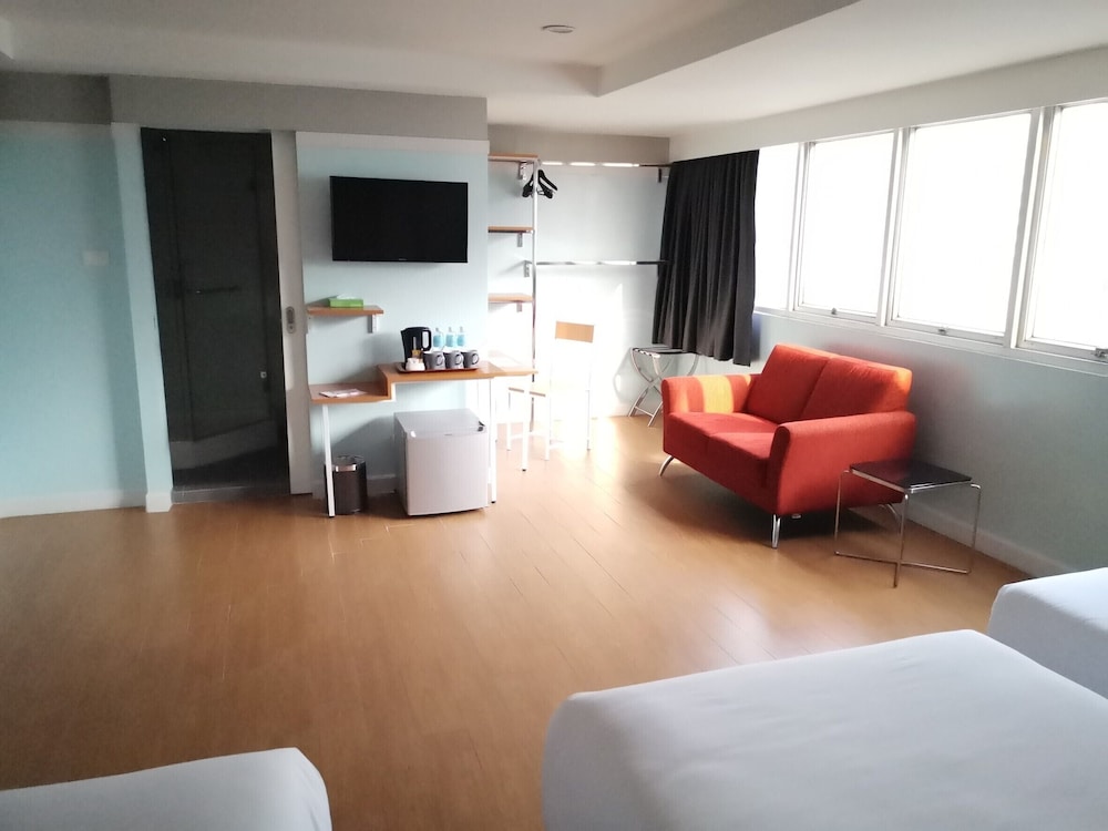 Family Room photo 3