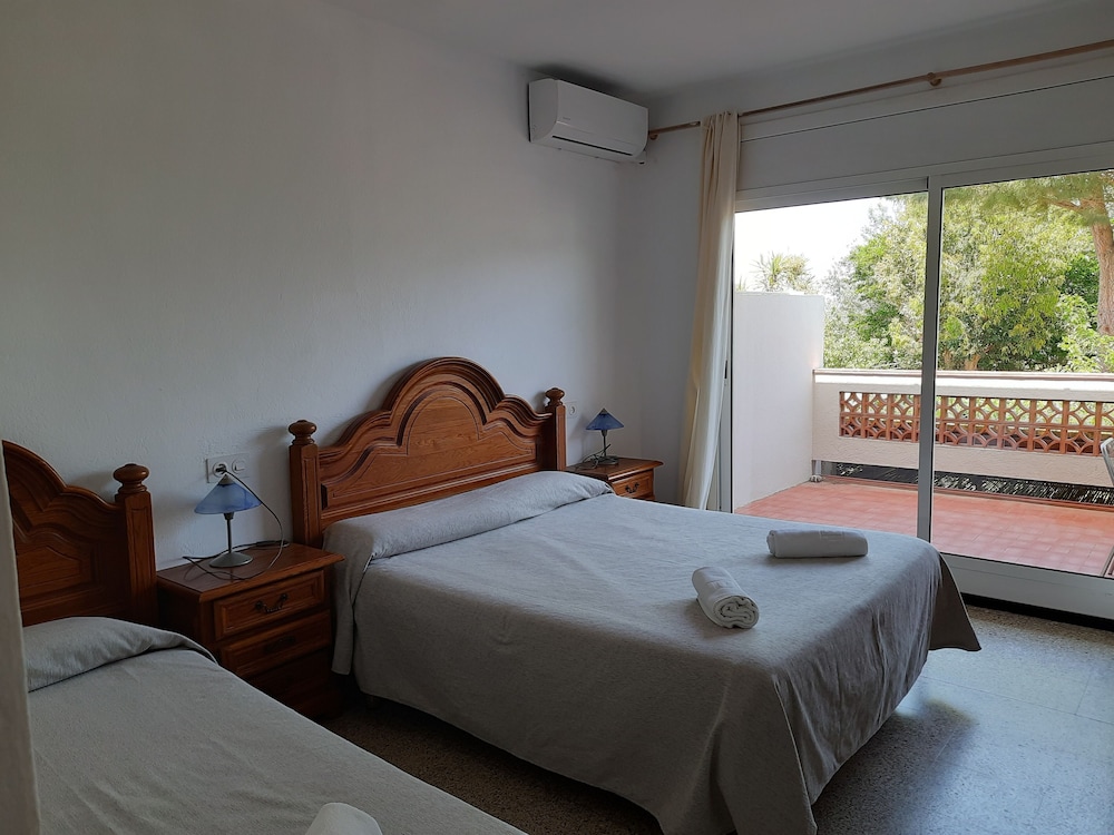 Habitación Triple Estándar con Vista al Jardín