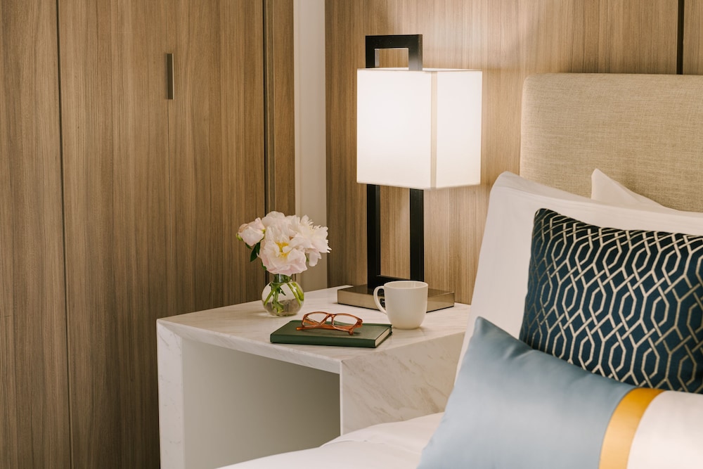 Room, 1 Queen Bed, Balcony - Photo 3