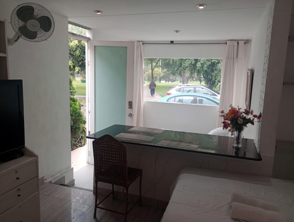 1 Executive Suite, 3 Bedrooms, Park View, Ground Floor photo 3