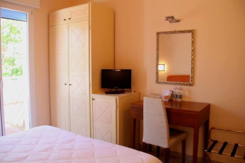 Superior Double or Twin Room photo 3