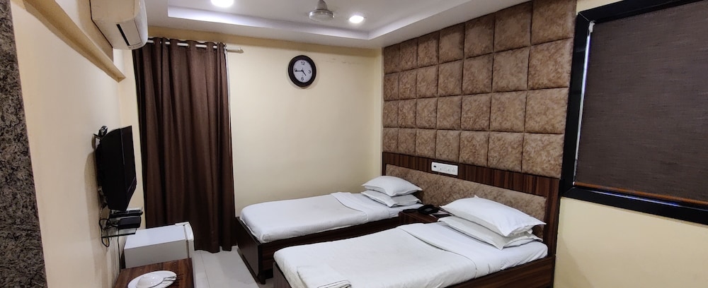 Room - Photo 1