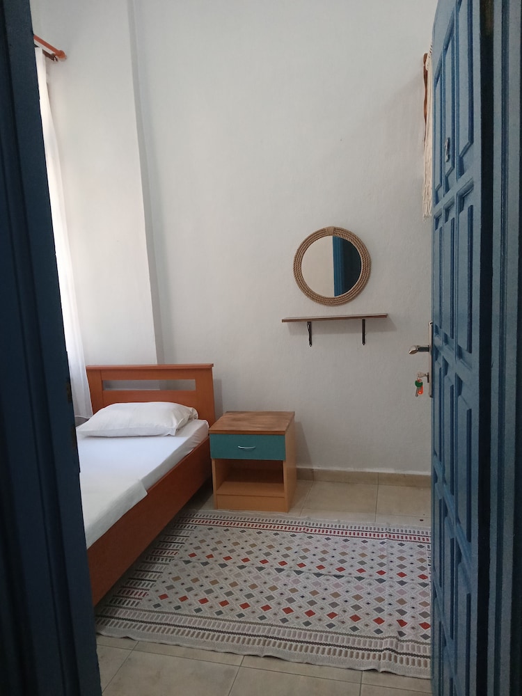 Economy Twin Room photo 1